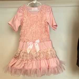 Little girls dress size 6. Popatu